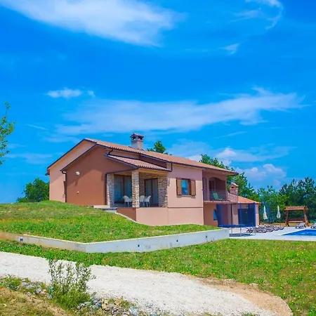 Villa Mirna *