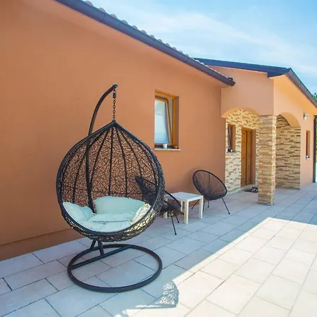 Mirna Villa *