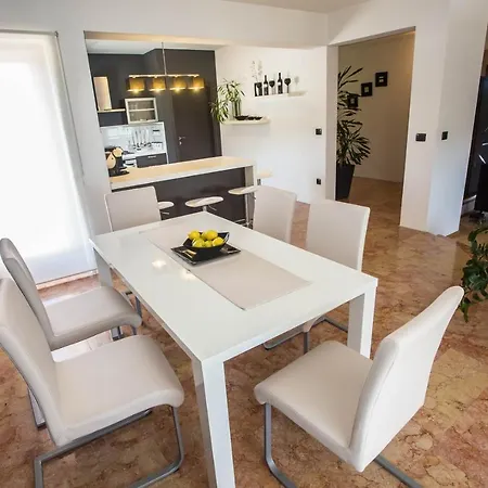Villa Mirna